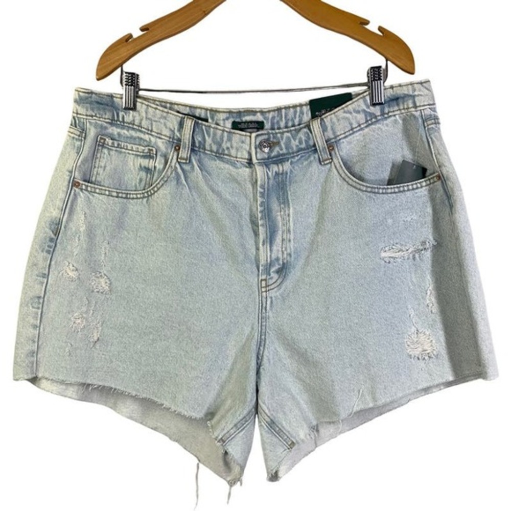 WILD FABLE Light Wash Distressed Super High Rise Cut Off Shorts NWT